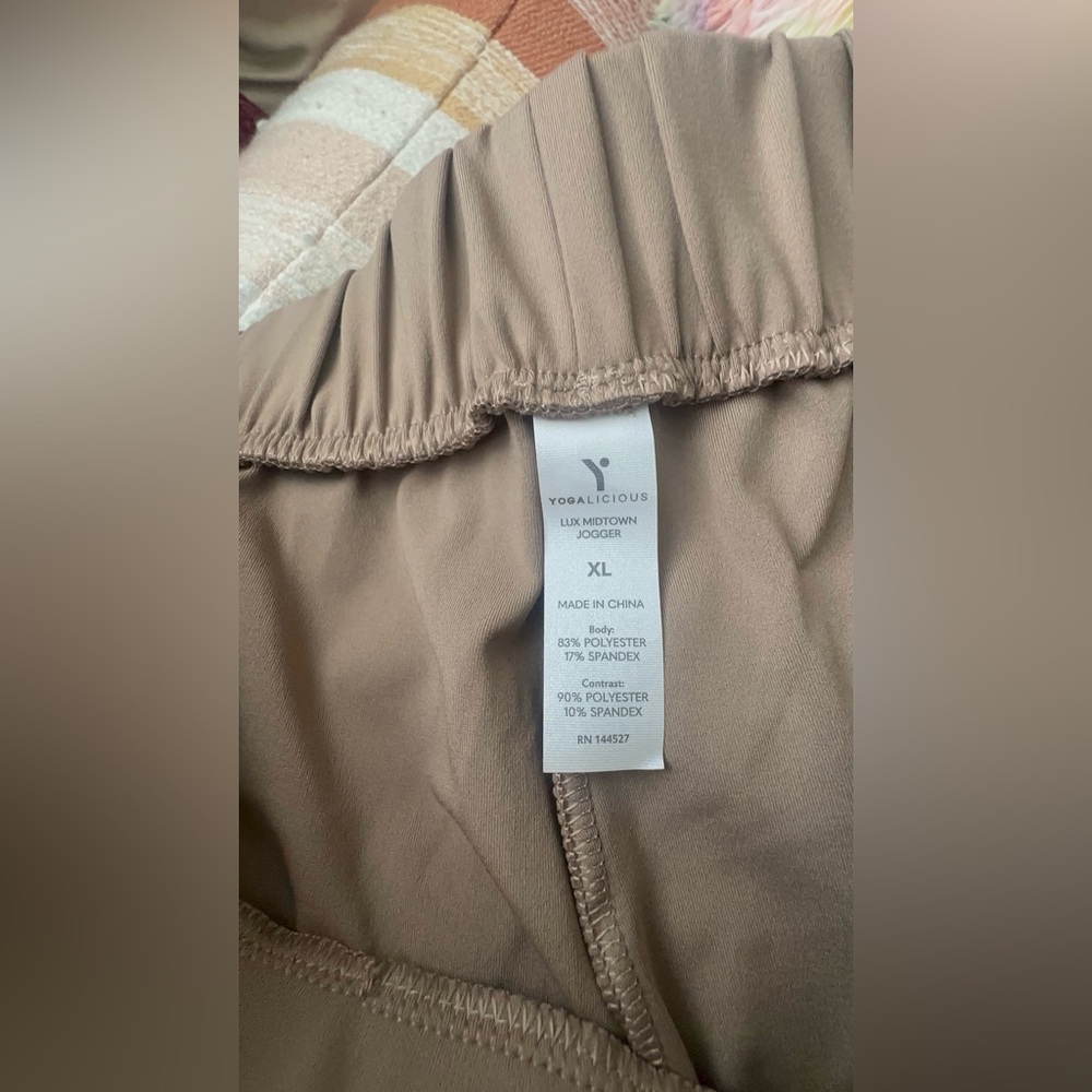 Yogalicious Tiramisu Lux Midtown Jogger in Soft Taupe - Picture 5 of 12